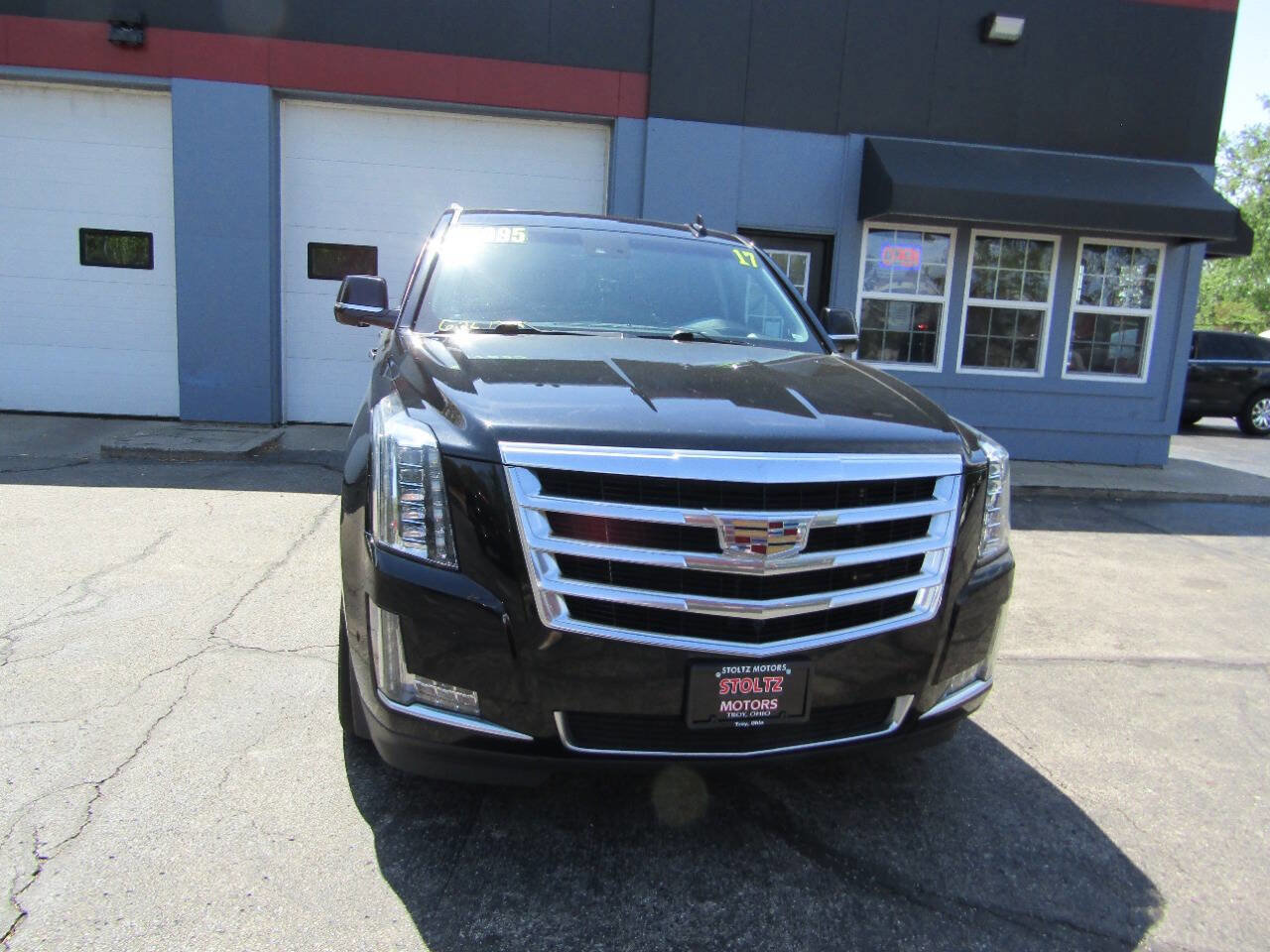Used 2017 Cadillac Escalade ESV Luxury AWD/4WD image 6