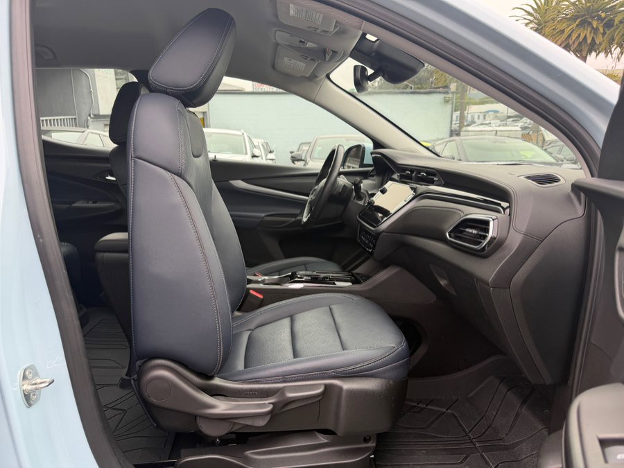 Used 2023 Chevrolet Bolt EUV LT w/ Convenience Package FWD image 34