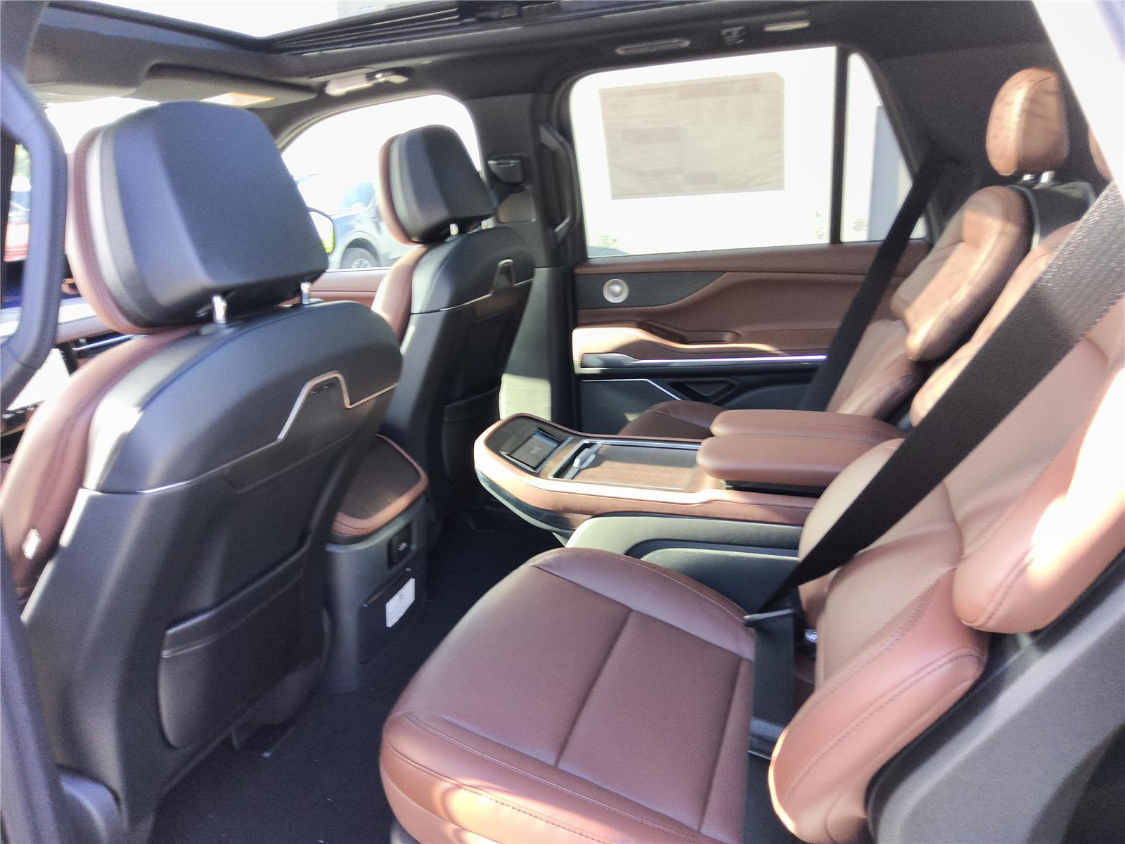 New 2027 Lincoln Navigator Reserve AWD/4WD image 18