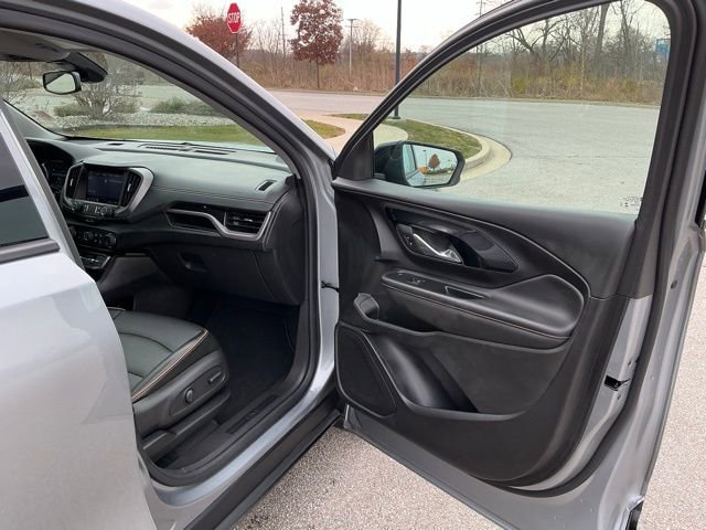 Used 2024 GMC Terrain AT4 image 17