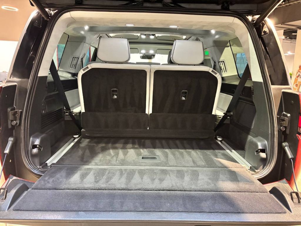 Used 2023 Rivian R1S Adventure image 14