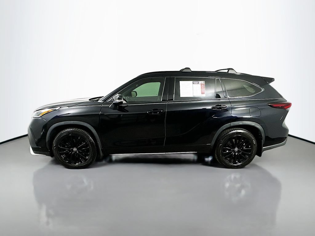 Used 2024 Toyota Highlander XSE FWD image 5