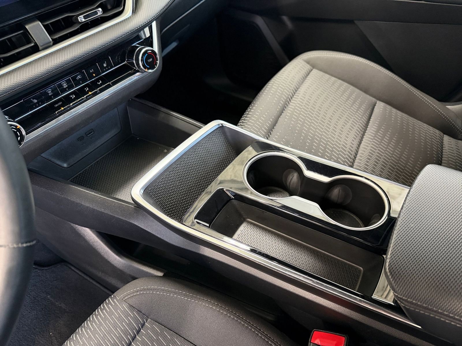 Used 2025 Chevrolet Equinox LT image 40