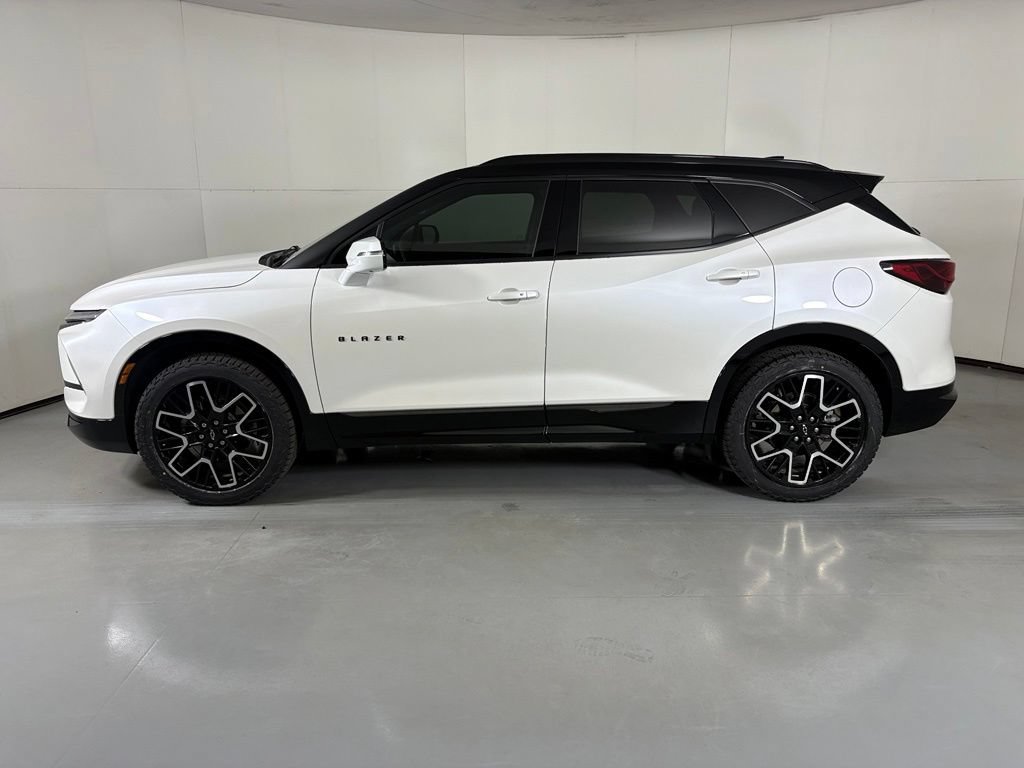Certified 2023 Chevrolet Blazer RS w/ Driver Confidence II Package FWD image 6