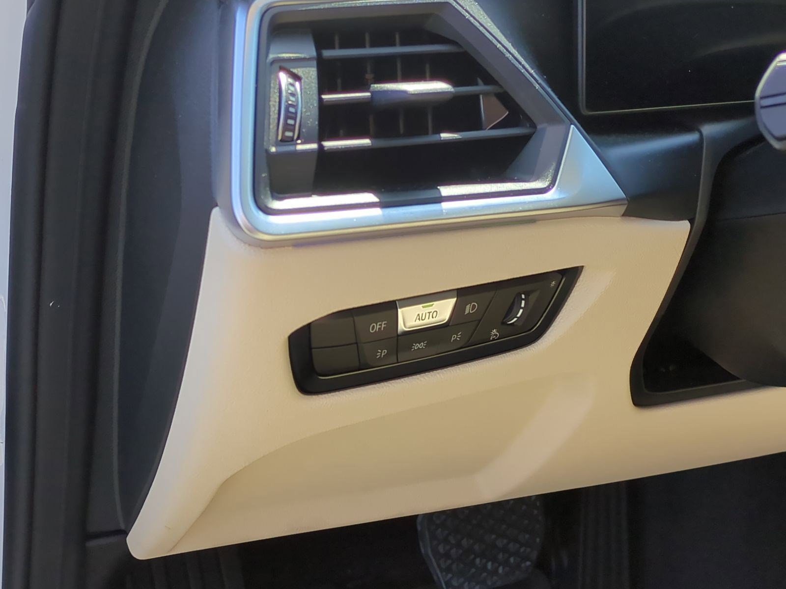 Certified 2023 BMW i4 eDrive35 w/ Premium Package image 17