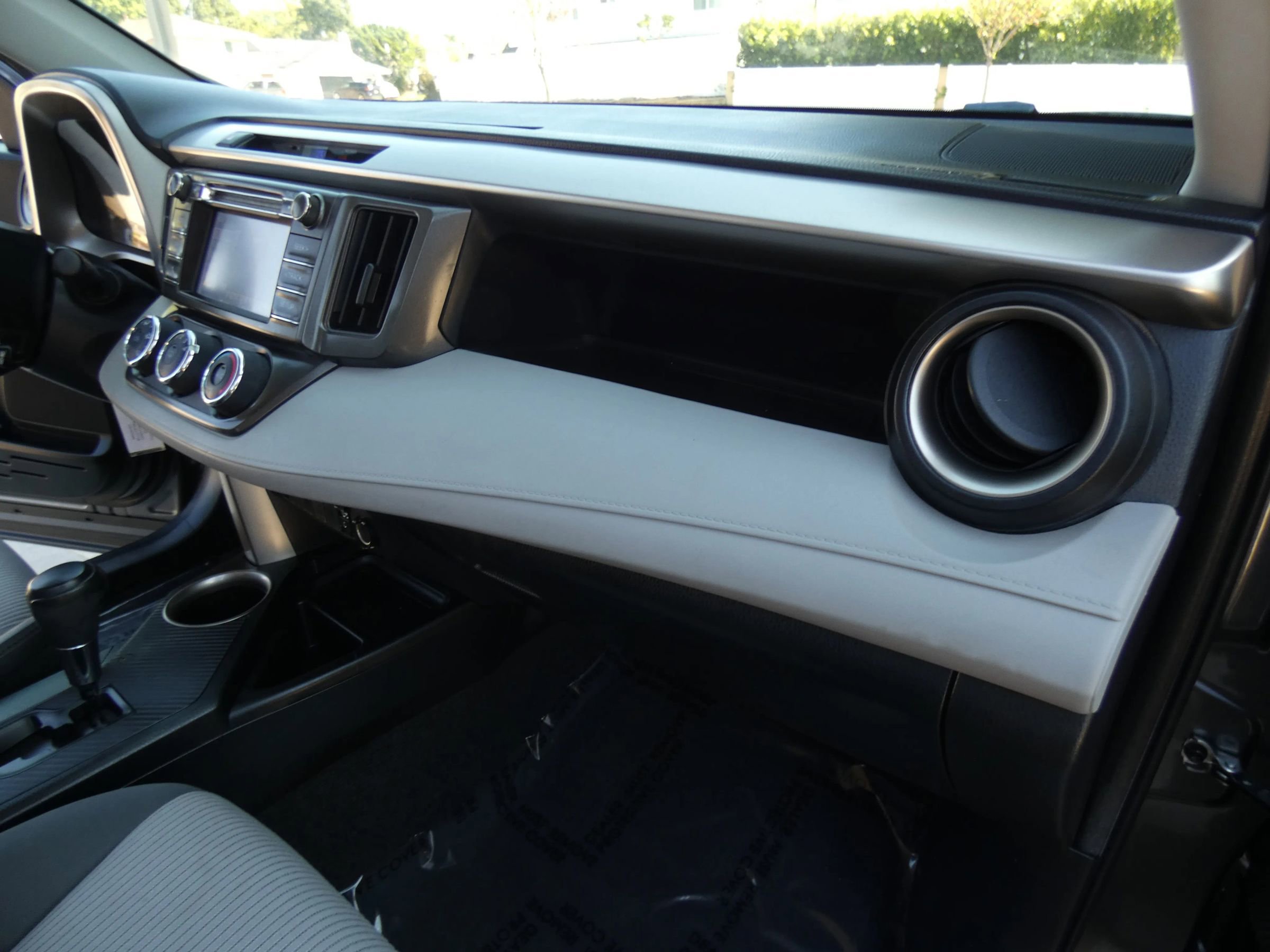 Used 2015 Toyota RAV4 LE image 29