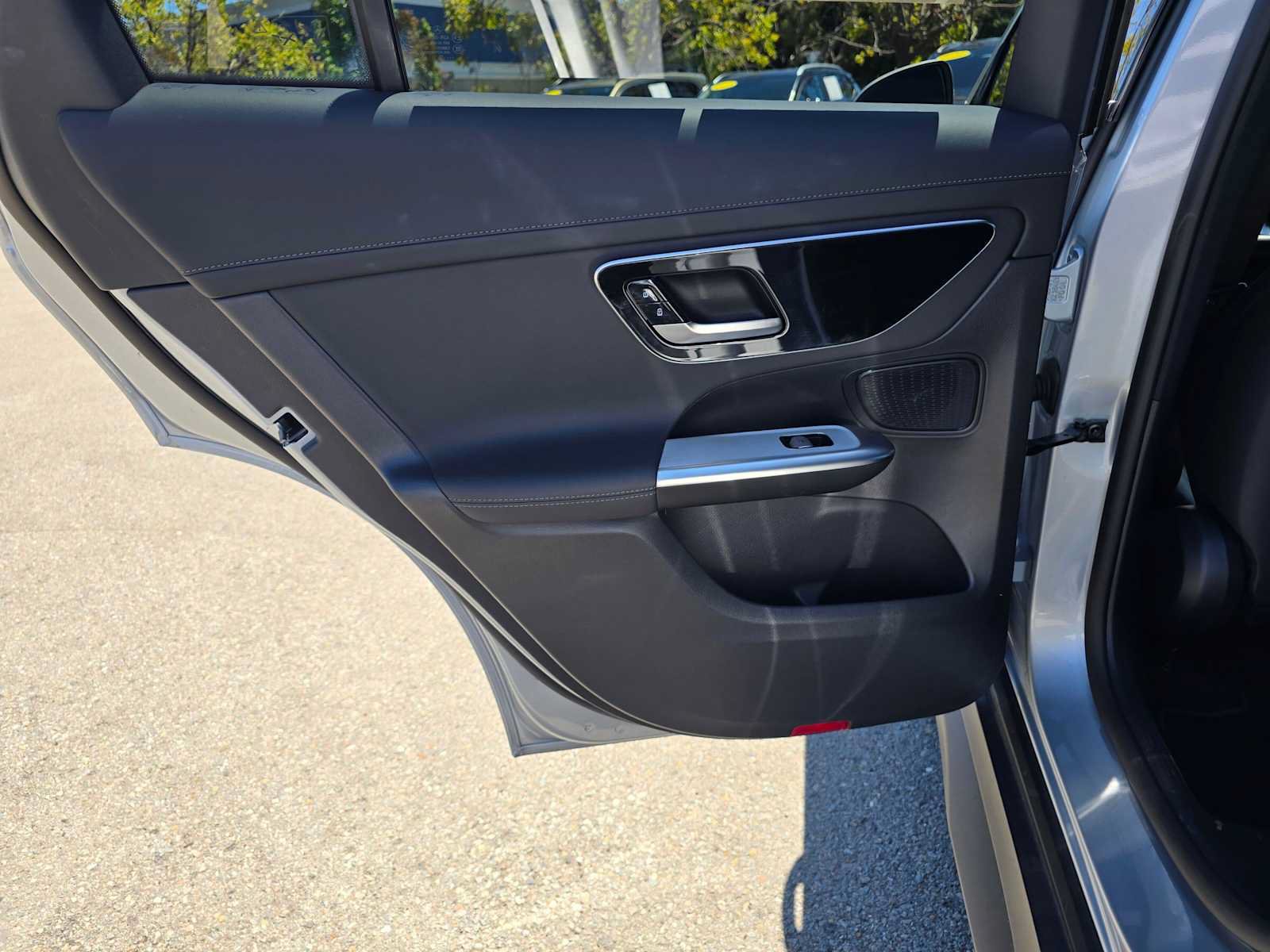 Used 2025 Mercedes-Benz GLC 350e 4MATIC image 16