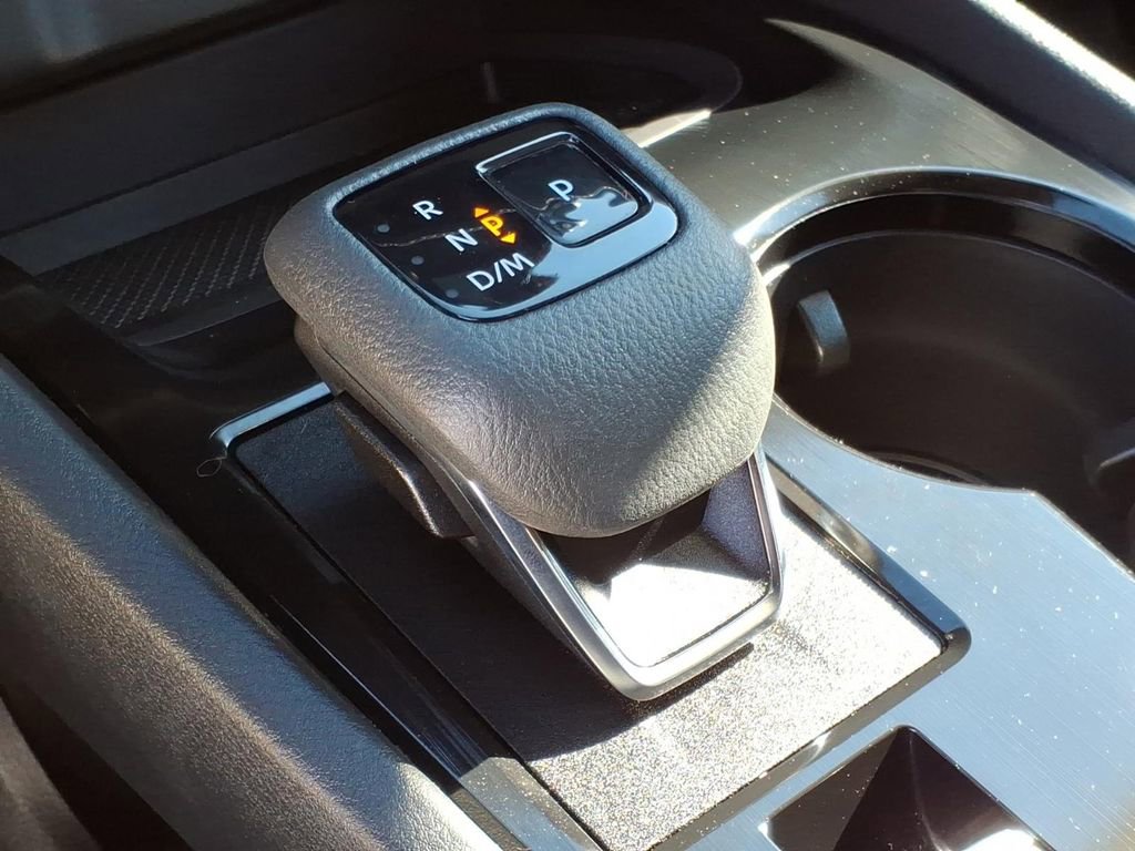 Used 2022 Nissan Rogue SV image 16