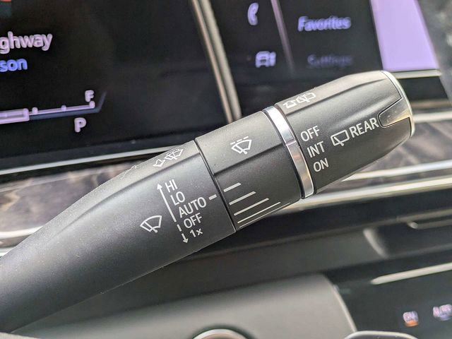 Used 2022 Cadillac Escalade Premium Luxury w/ LPO, Illumination Package image 32