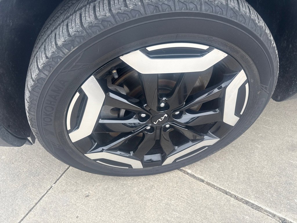 Used 2023 Kia Telluride S image 9