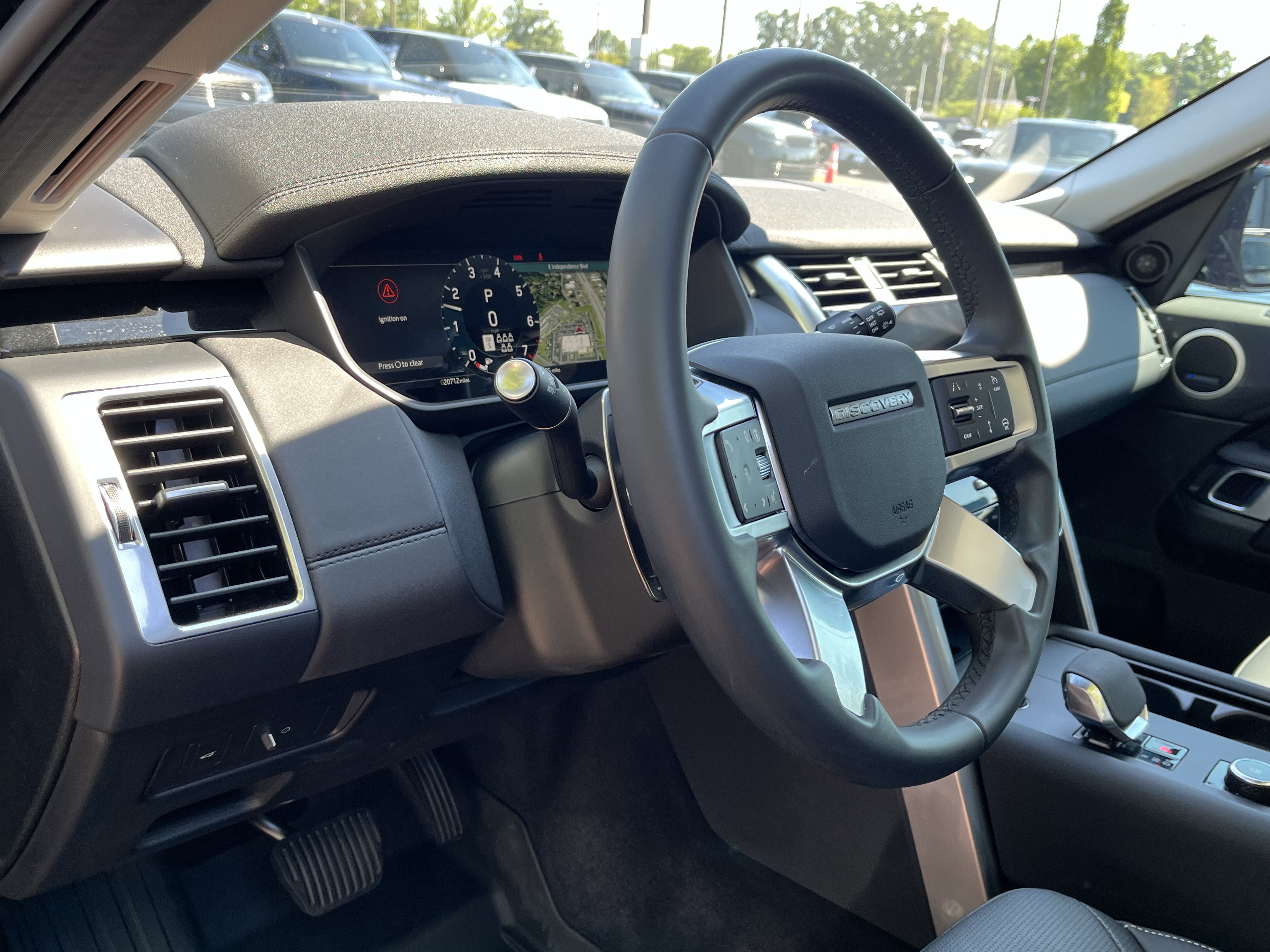 Certified 2024 Land Rover Discovery S AWD/4WD image 20