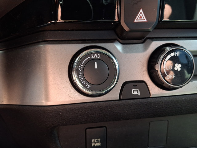 Used 2017 Toyota Tacoma SR5 AWD/4WD image 26