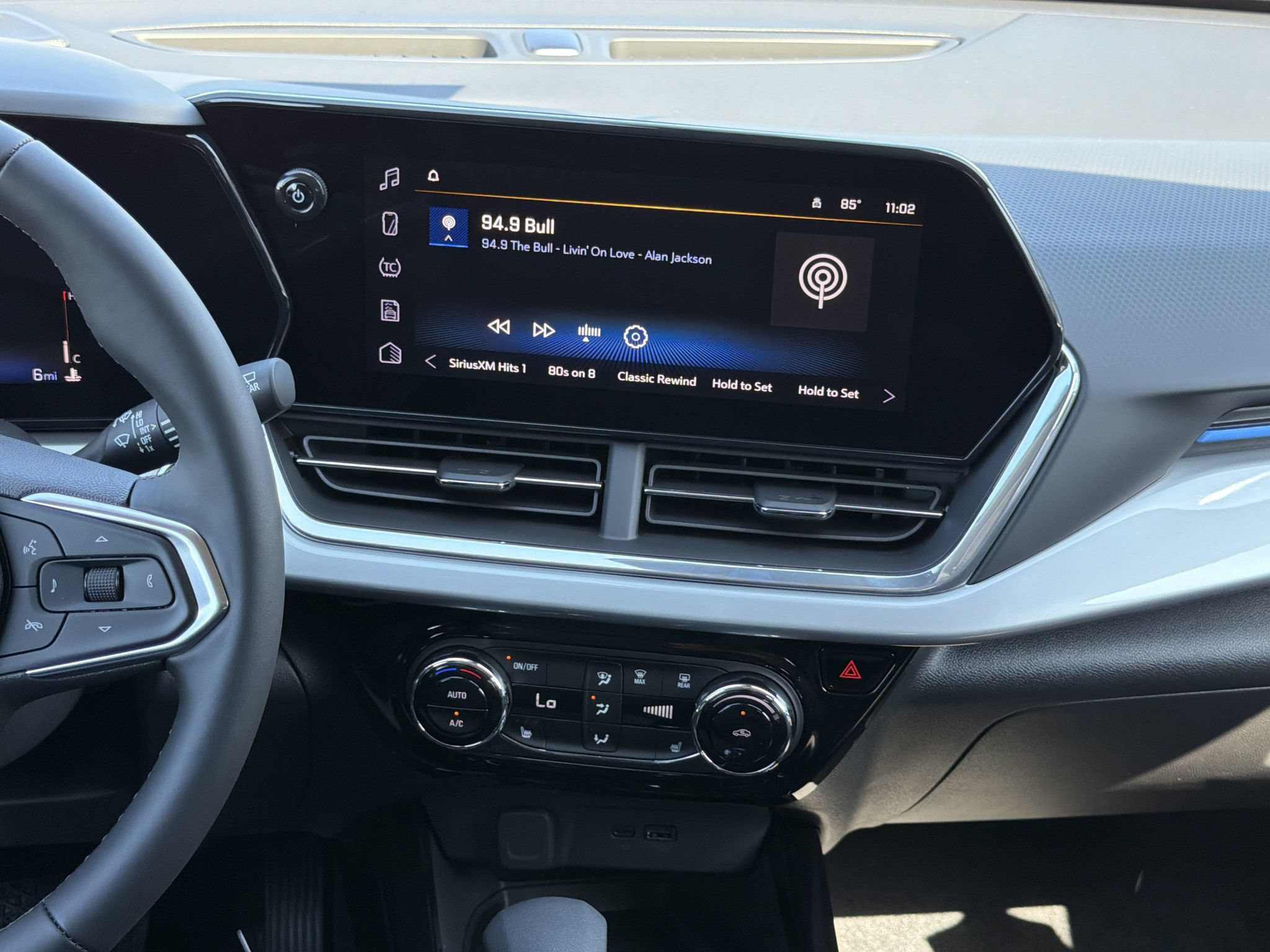 New 2026 Chevrolet Trax LT w/ Sunroof Package FWD image 13
