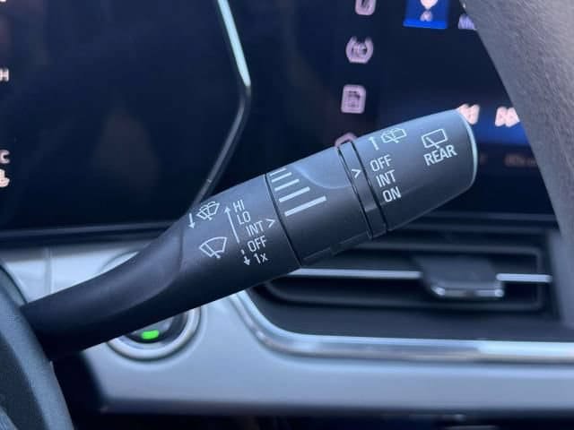 Used 2025 Chevrolet Trax LT FWD image 21