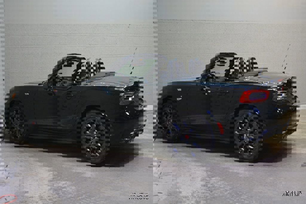 Used 2017 FIAT 124 Spider Abarth RWD image 29