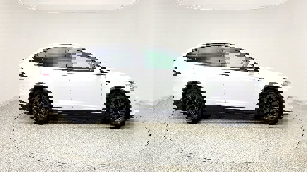 Used 2024 Tesla Model X image 4