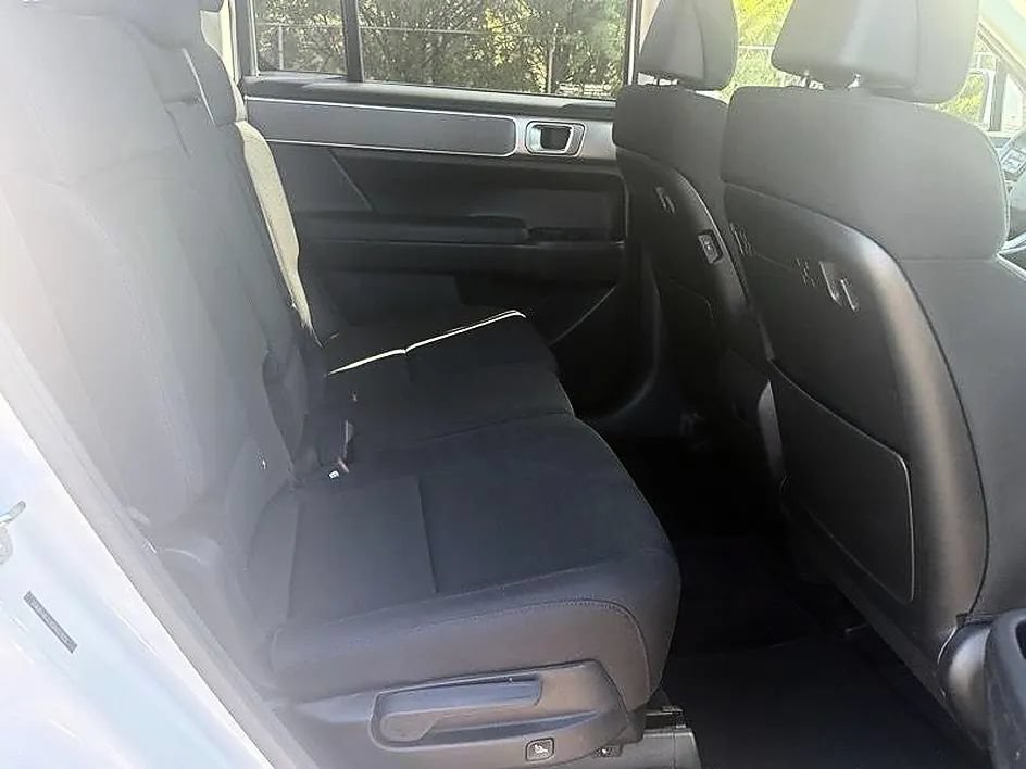 Used 2025 Hyundai Santa Fe SE FWD image 29