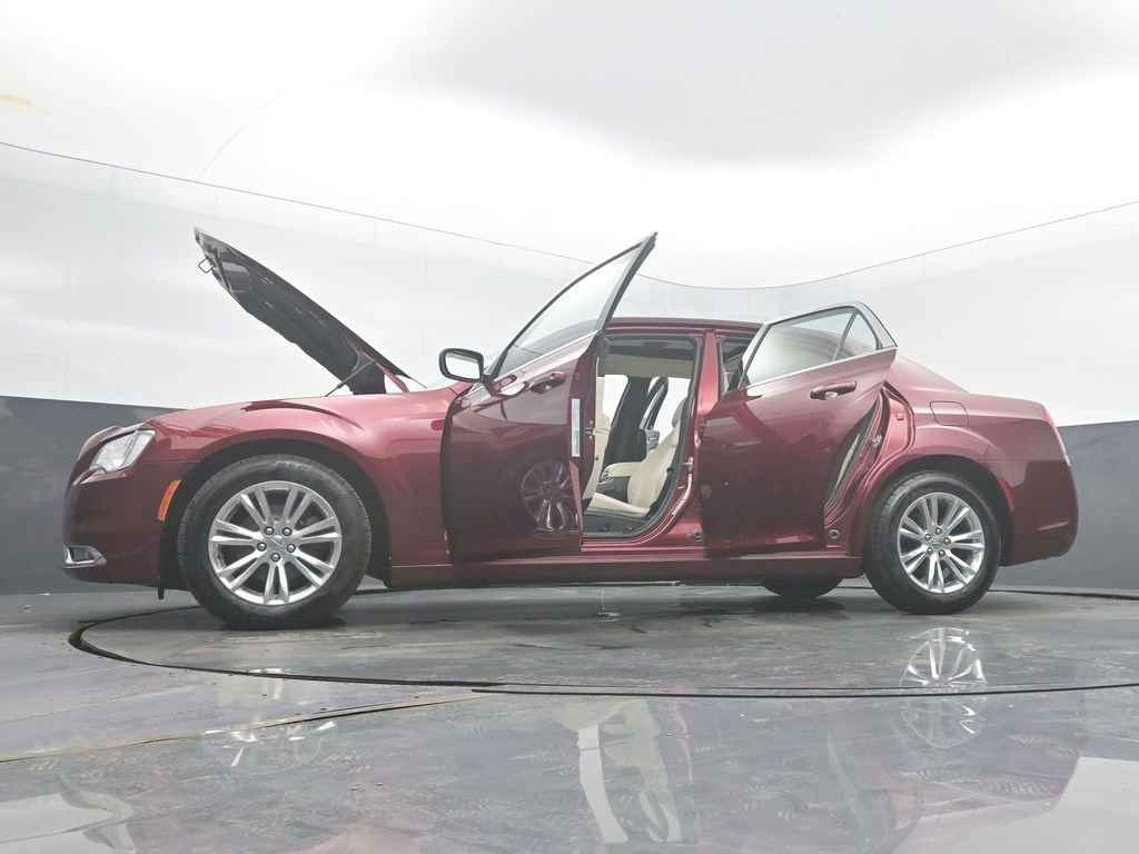 Used 2016 Chrysler 300 Limited image 57