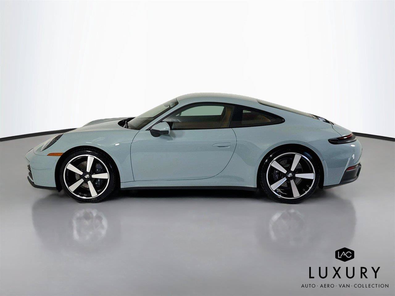 Used 2025 Porsche 911 Carrera RWD image 8