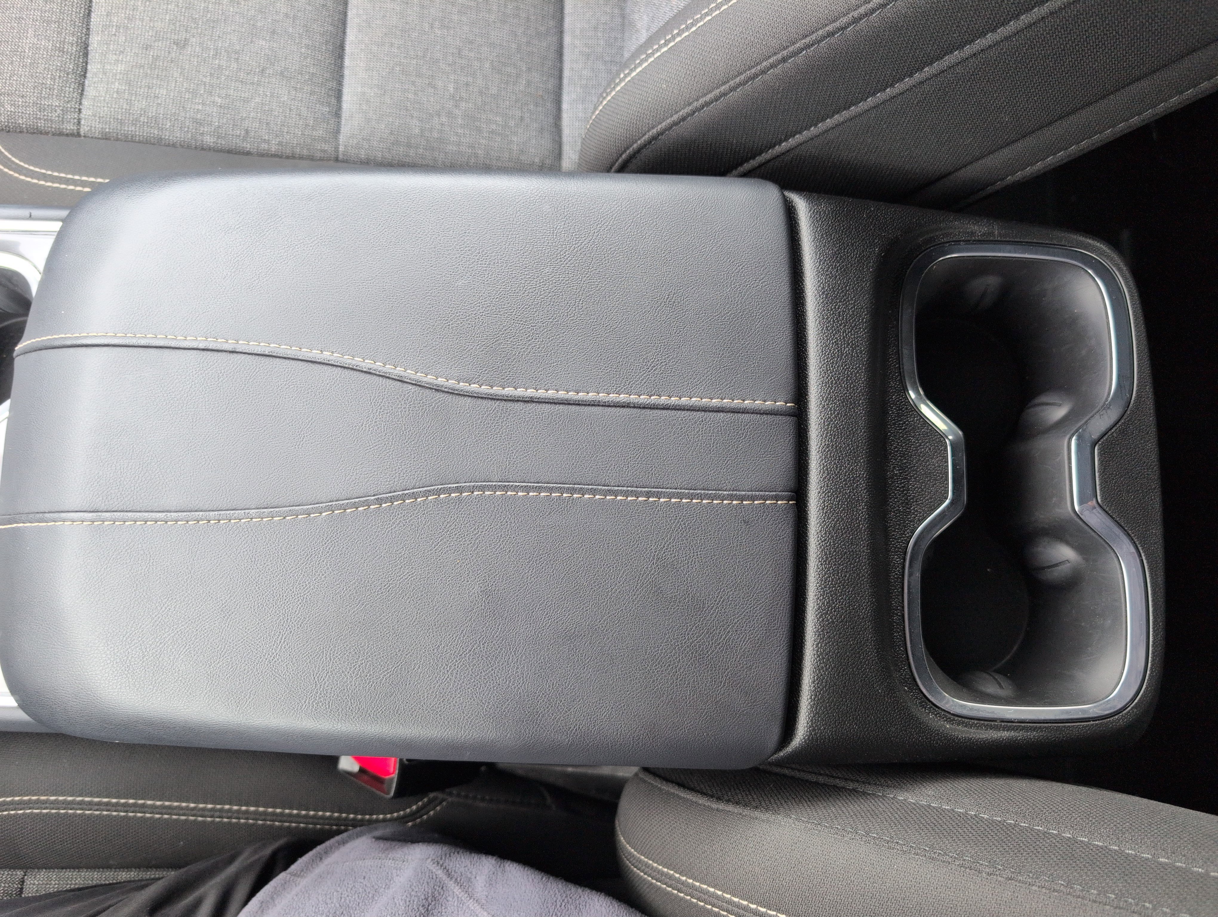 Used 2025 GMC Acadia Elevation image 28