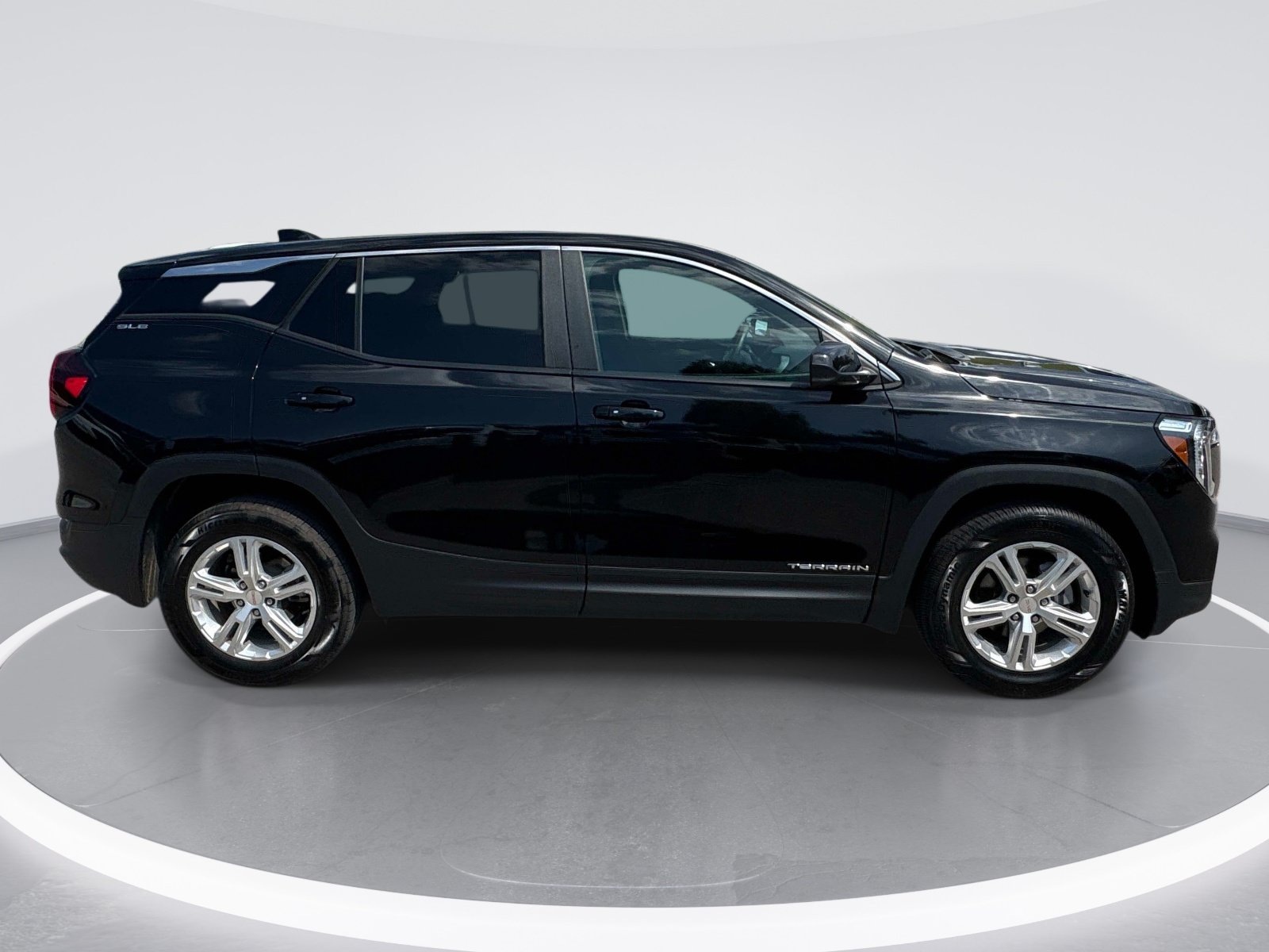 Used 2024 GMC Terrain SLE AWD/4WD image 9