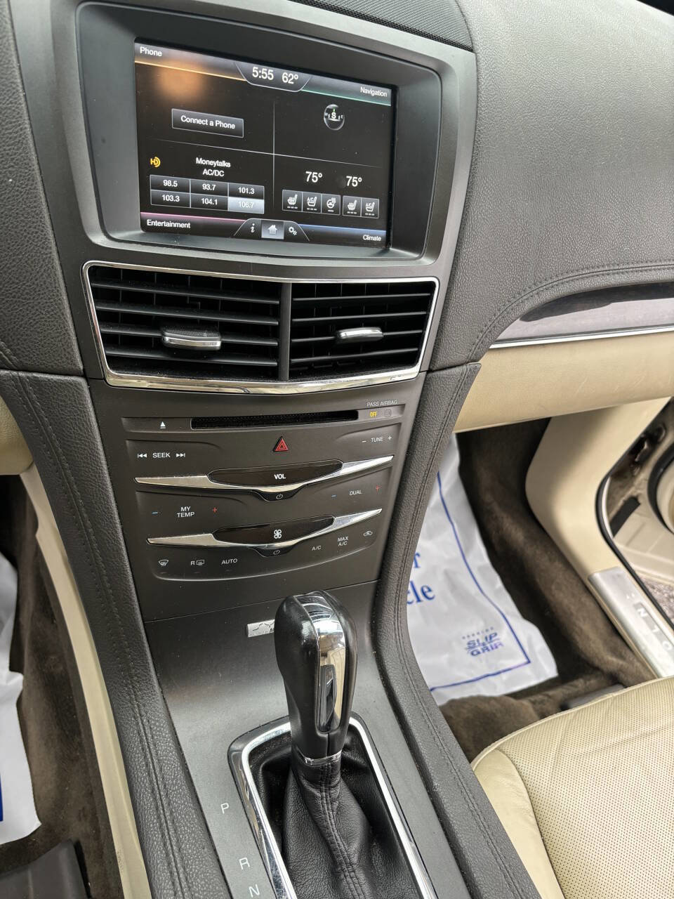 Used 2014 Lincoln MKT AWD w/ Equipment Group 201A image 14