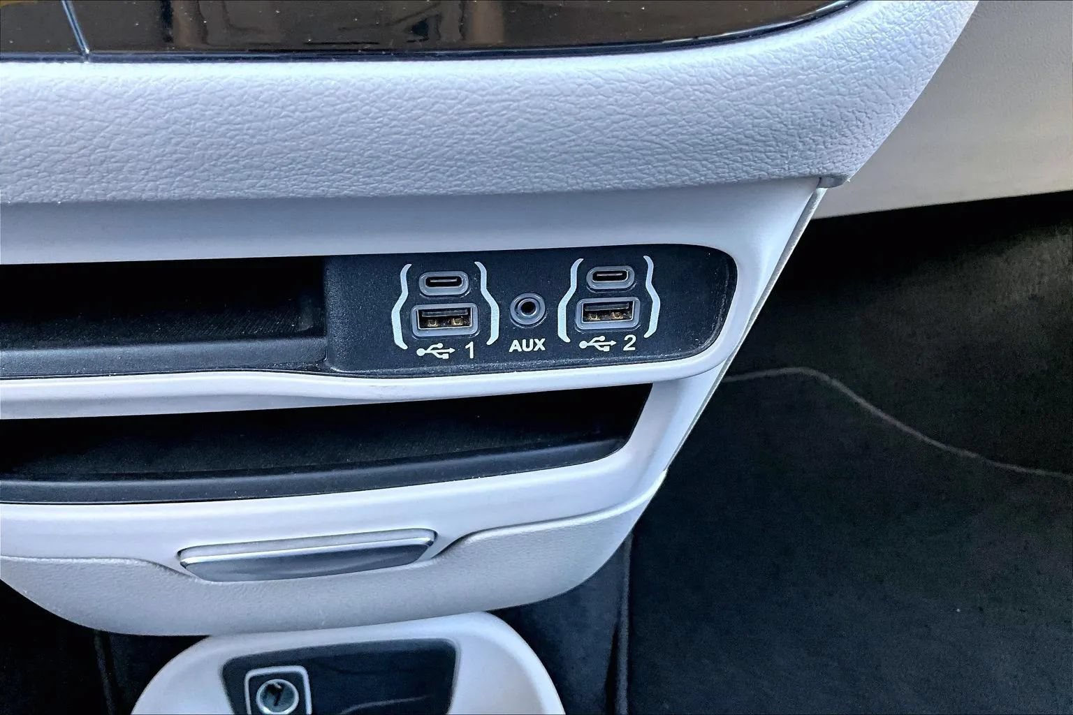Used 2023 Chrysler Pacifica Touring-L FWD image 15