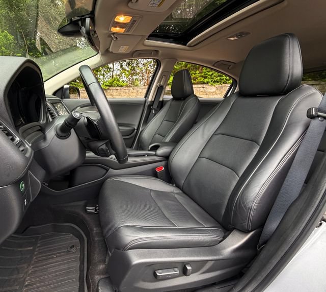 Used 2020 Honda HR-V Touring image 12