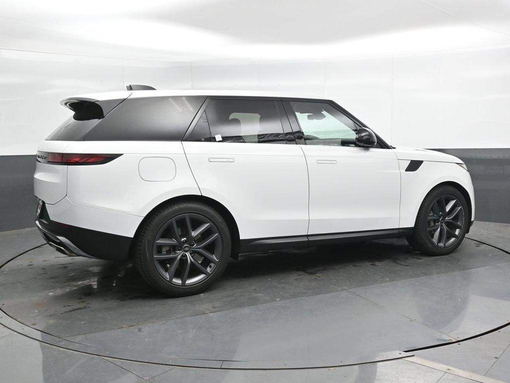 Used 2024 Land Rover Range Rover Sport SE AWD/4WD image 3