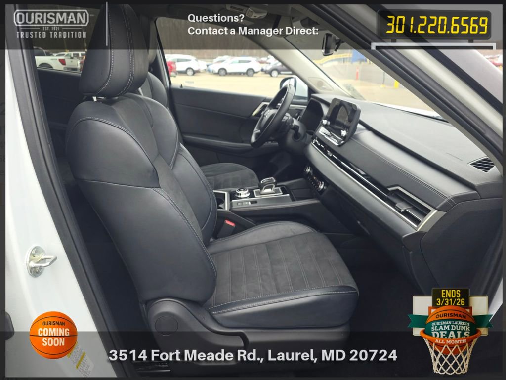 Used 2024 Mitsubishi Outlander SE Black Edition image 11