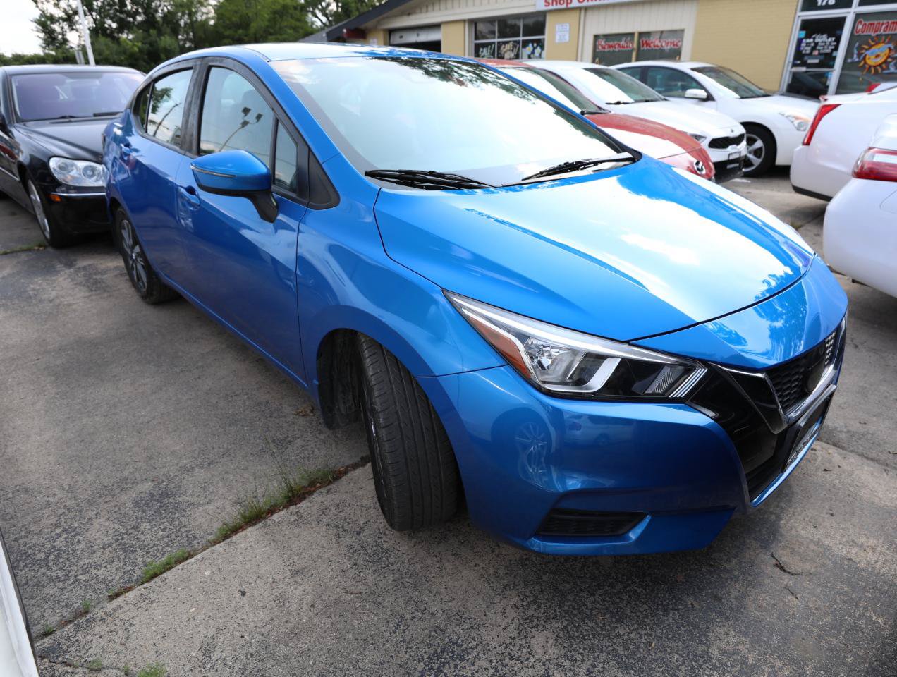 Used 2020 Nissan Versa SV FWD image 3