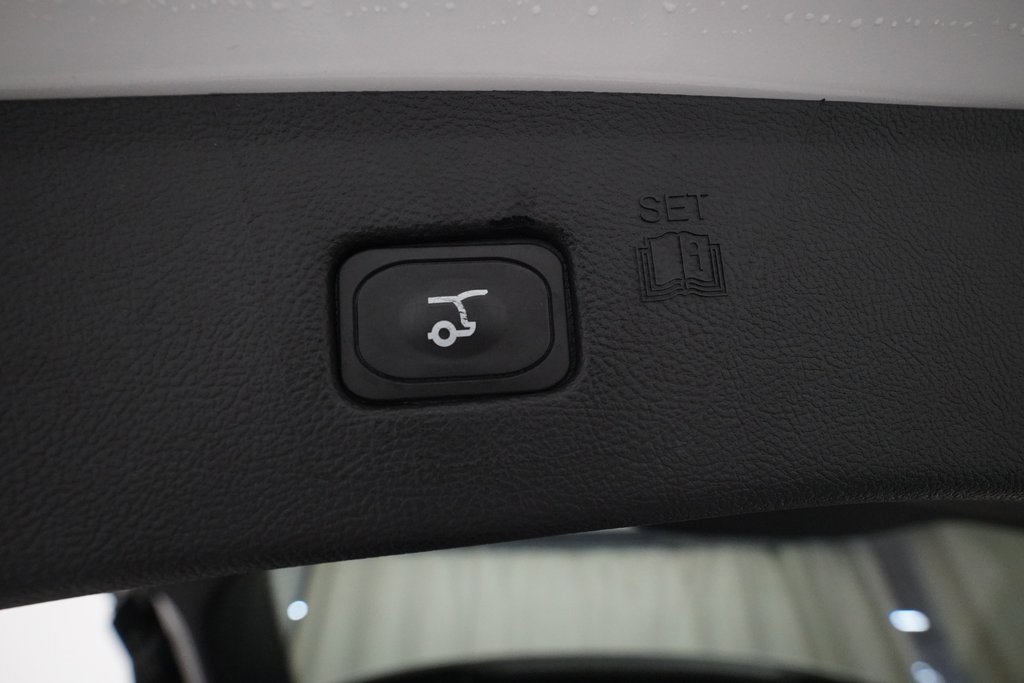 Used 2024 Ford Edge Titanium image 15