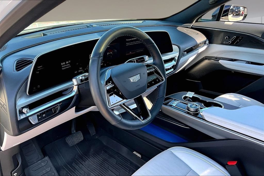 Used 2024 Cadillac Lyriq Luxury AWD/4WD image 13