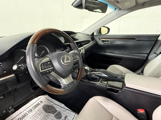 Used 2018 Lexus ES 350 w/ Luxury Package w/Wood Trim FWD image 6