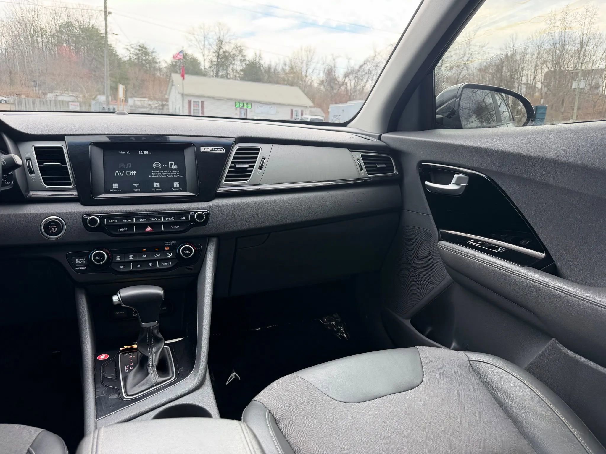 Used 2019 Kia Niro EX image 30