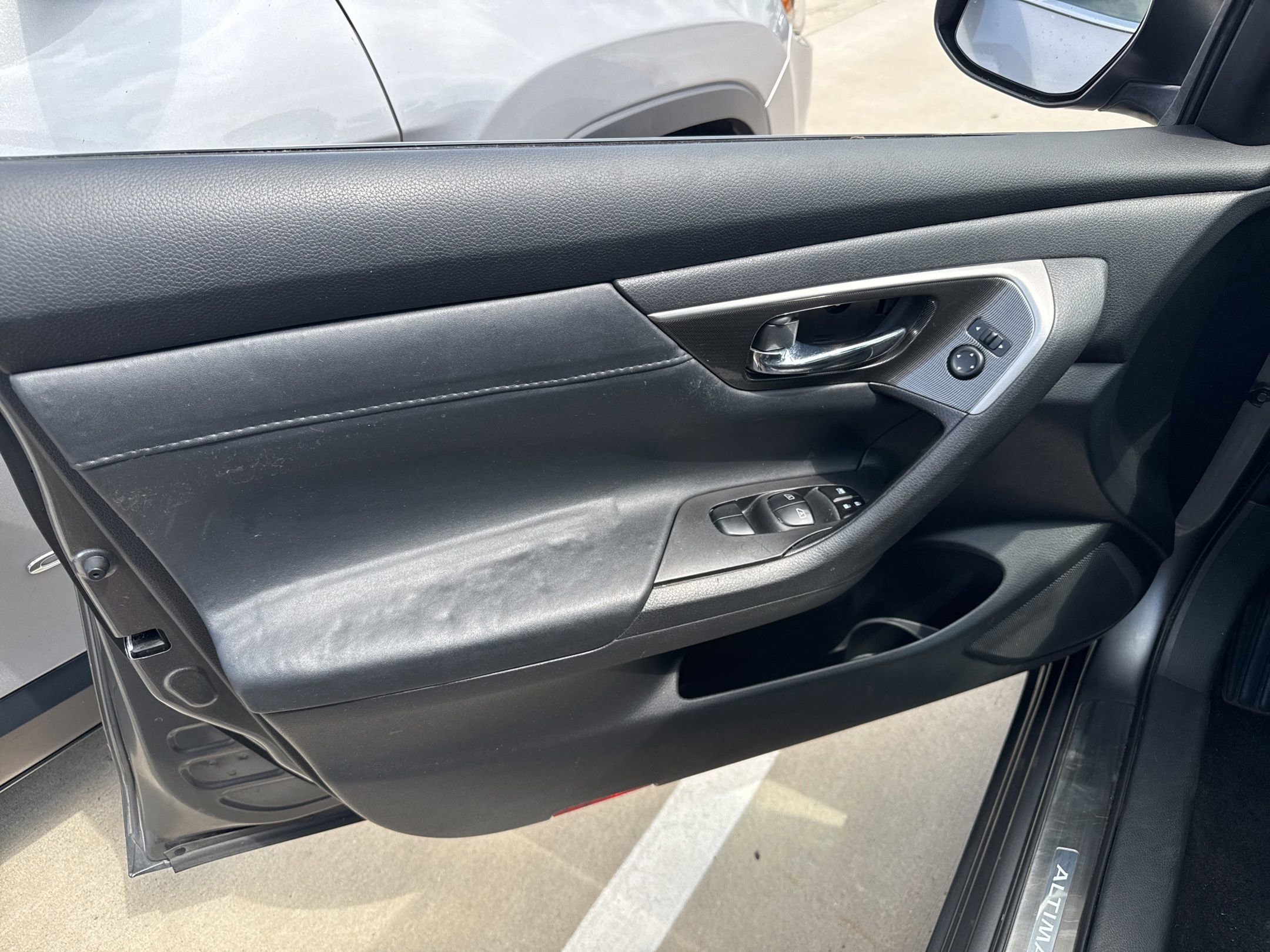 Used 2015 Nissan Altima 2.5 SL w/ Technology Package FWD image 8