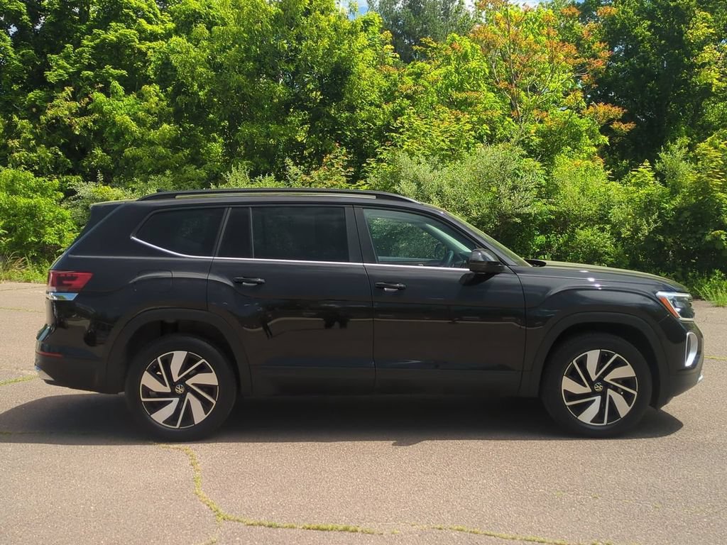Used 2024 Volkswagen Atlas SE AWD/4WD image 3