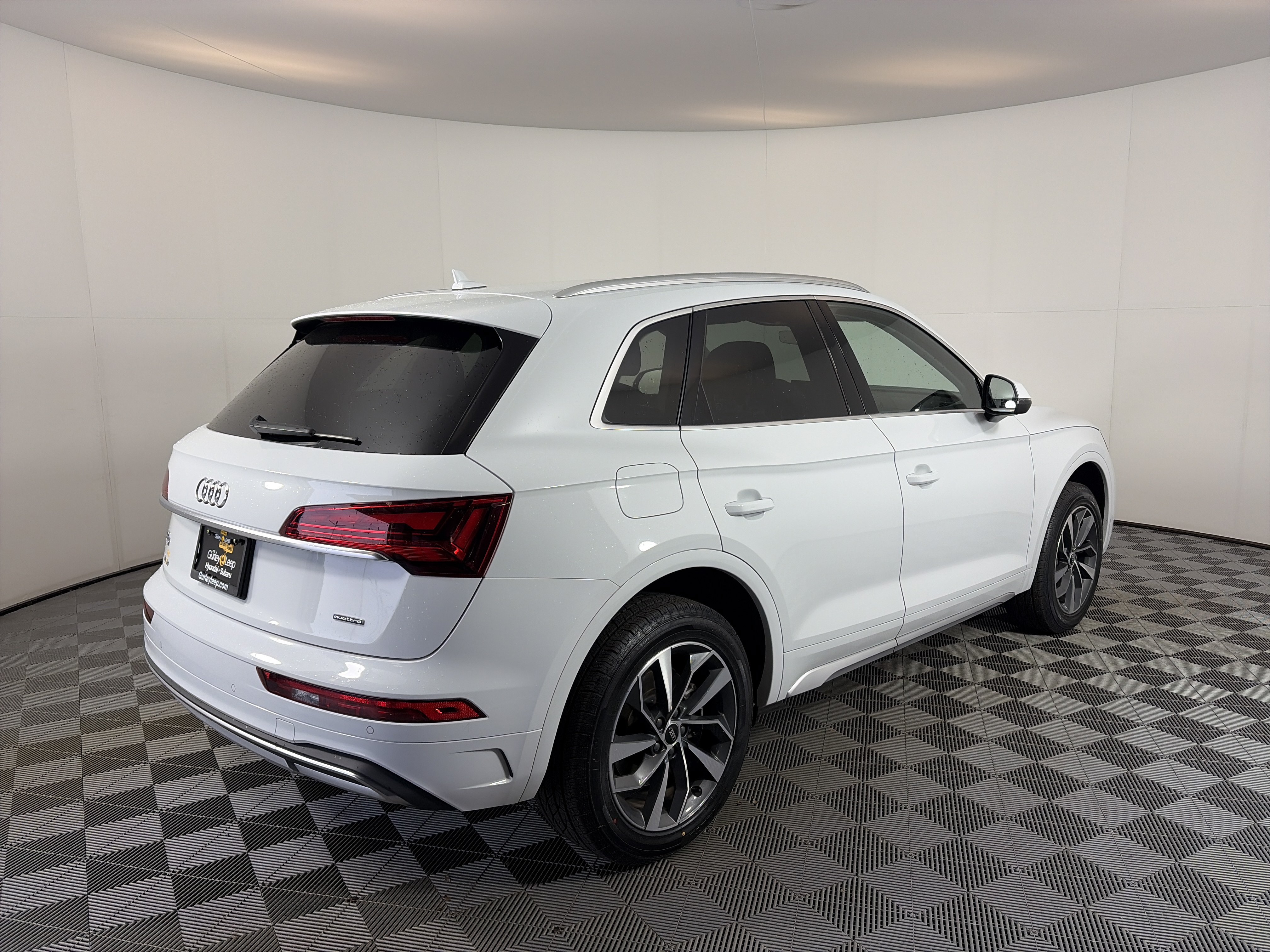 Used 2021 Audi Q5 2.0T Premium w/ Convenience Package AWD/4WD image 10
