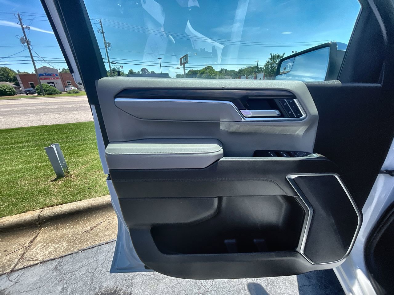 Used 2024 GMC Sierra 1500 SLT AWD/4WD image 22