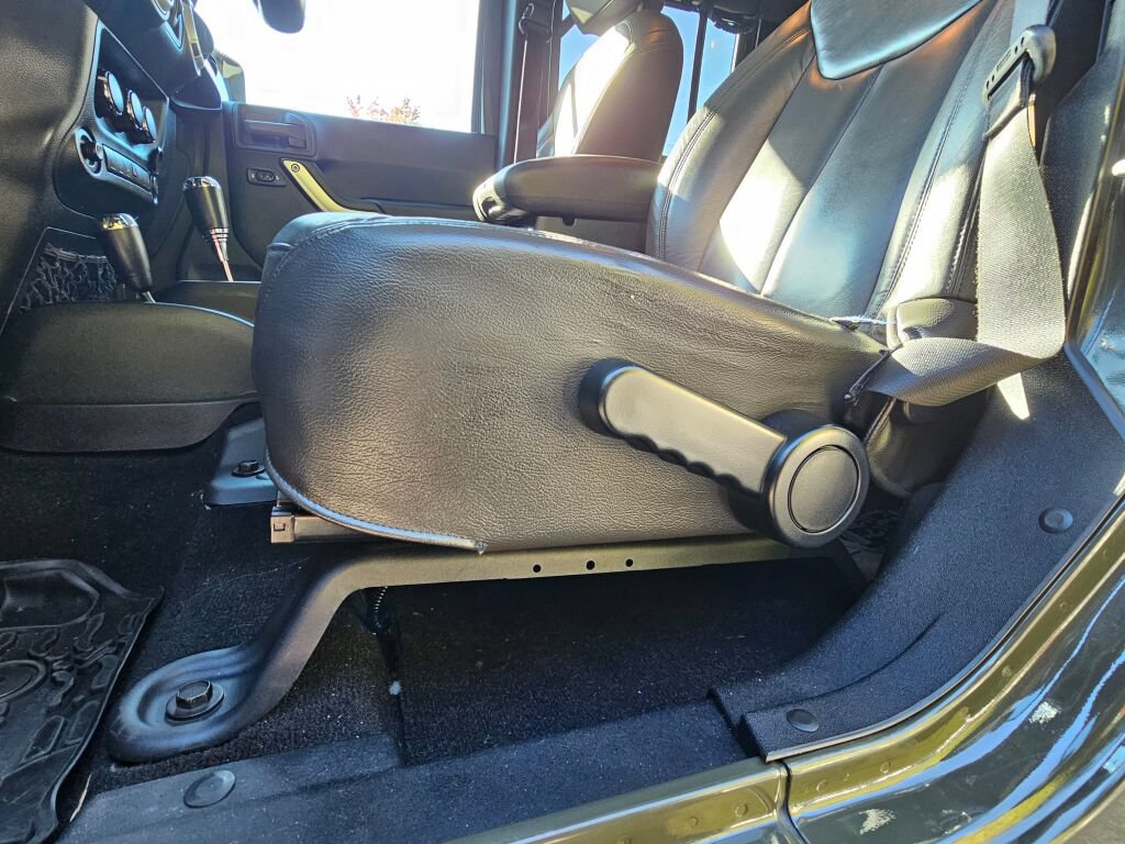 Used 2015 Jeep Wrangler Unlimited Rubicon AWD/4WD image 34