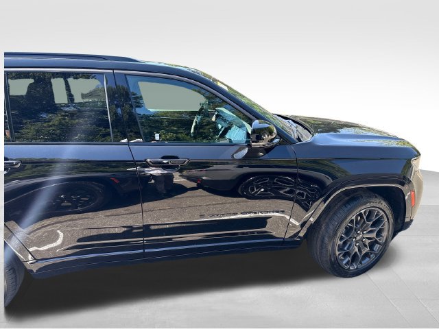 New 2026 Jeep Grand Cherokee Summit w/ Obsidian Package AWD/4WD image 8