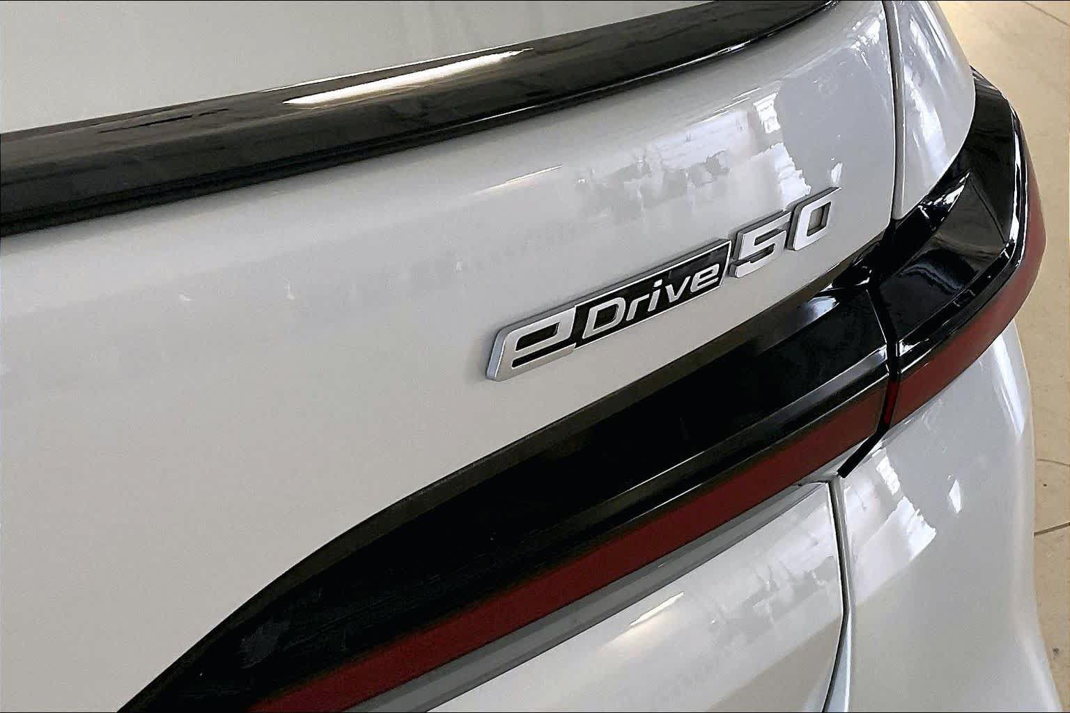 Used 2024 BMW i7 eDrive50 w/ M Sport Package RWD image 9