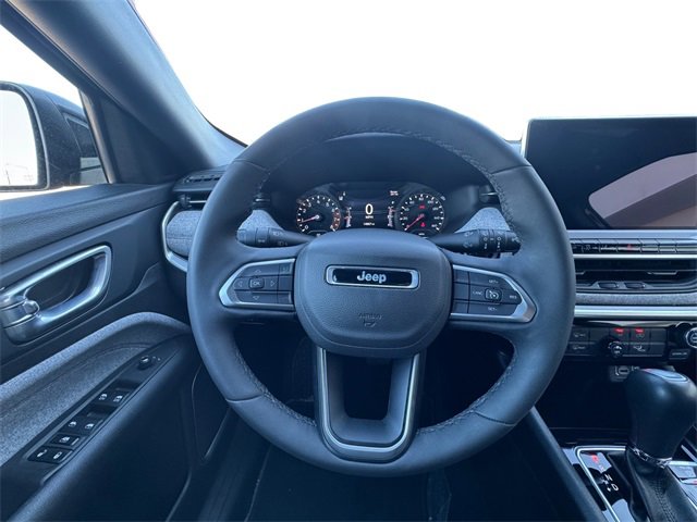 Used 2023 Jeep Compass Latitude image 12