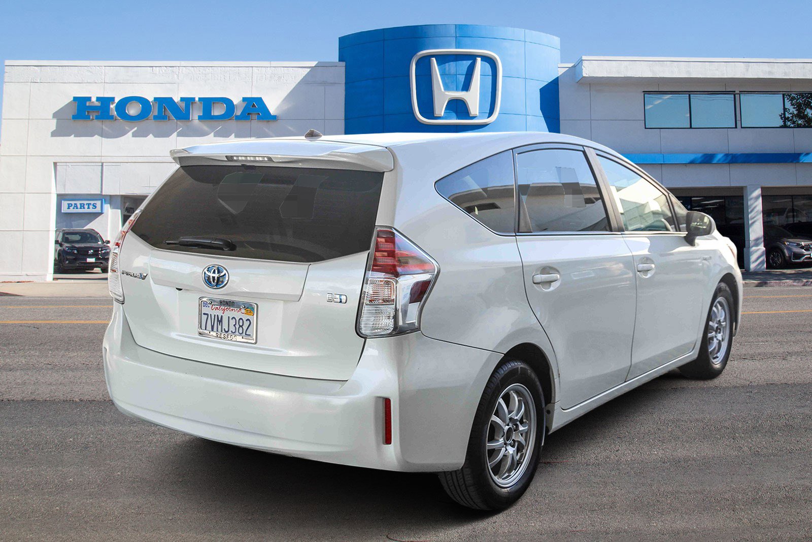 Used 2017 Toyota Prius V Five image 6