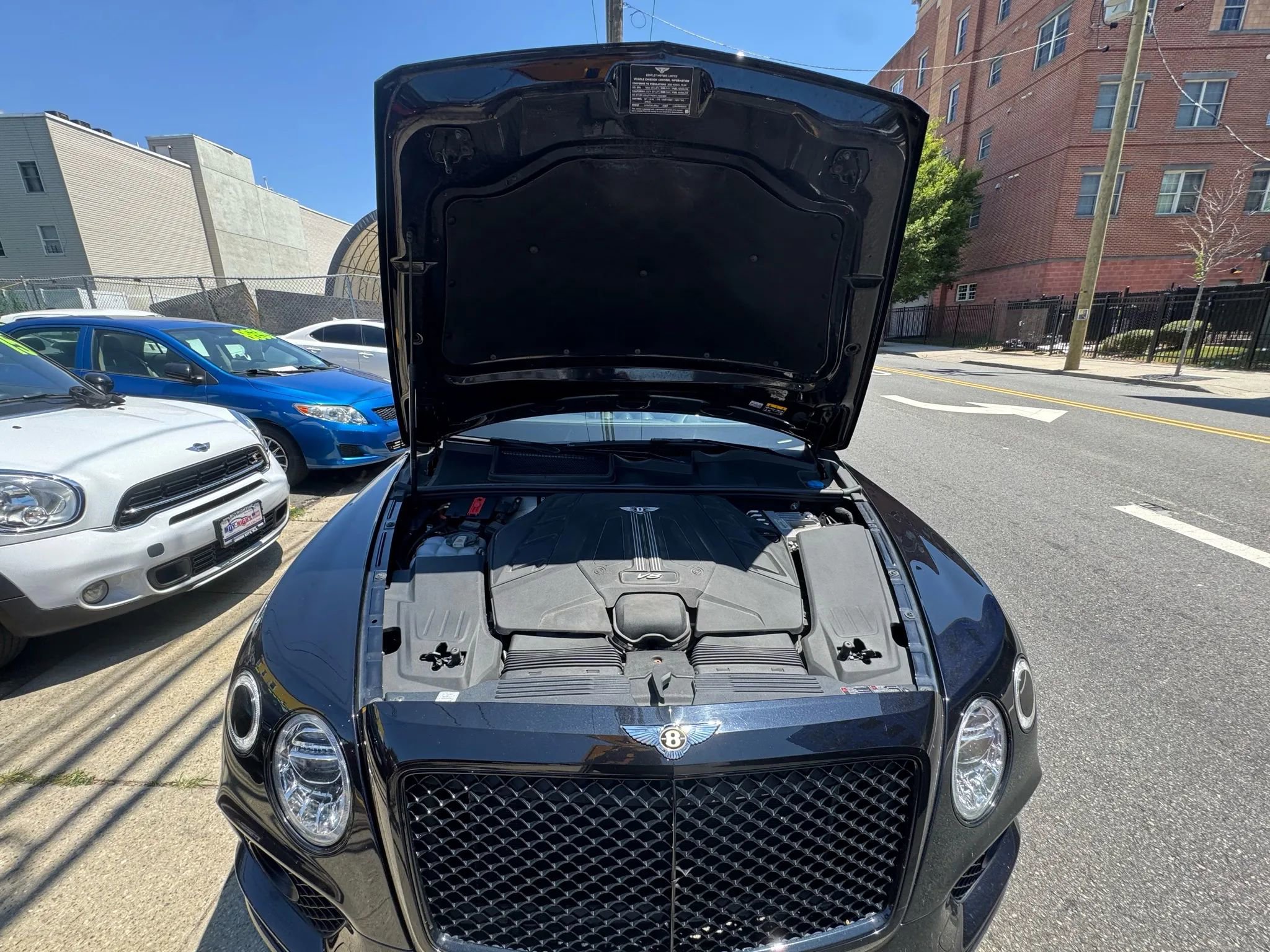 Used 2020 Bentley Bentayga Design Series image 45