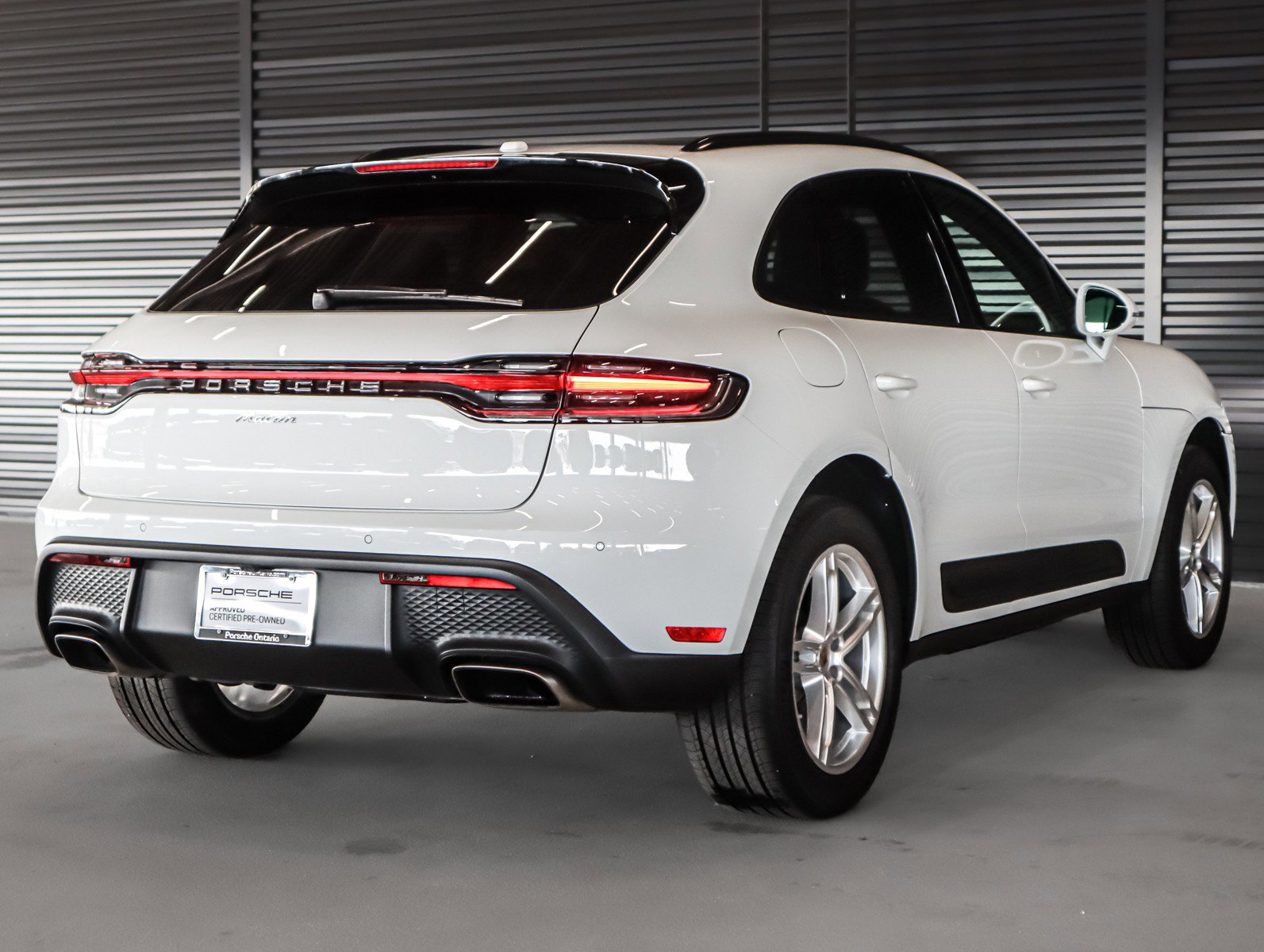 Certified 2025 Porsche Macan image 10