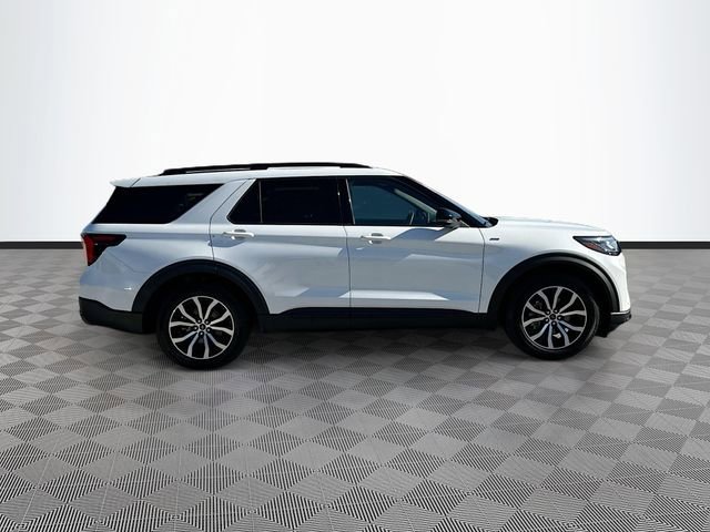 Used 2025 Ford Explorer ST-Line RWD image 4