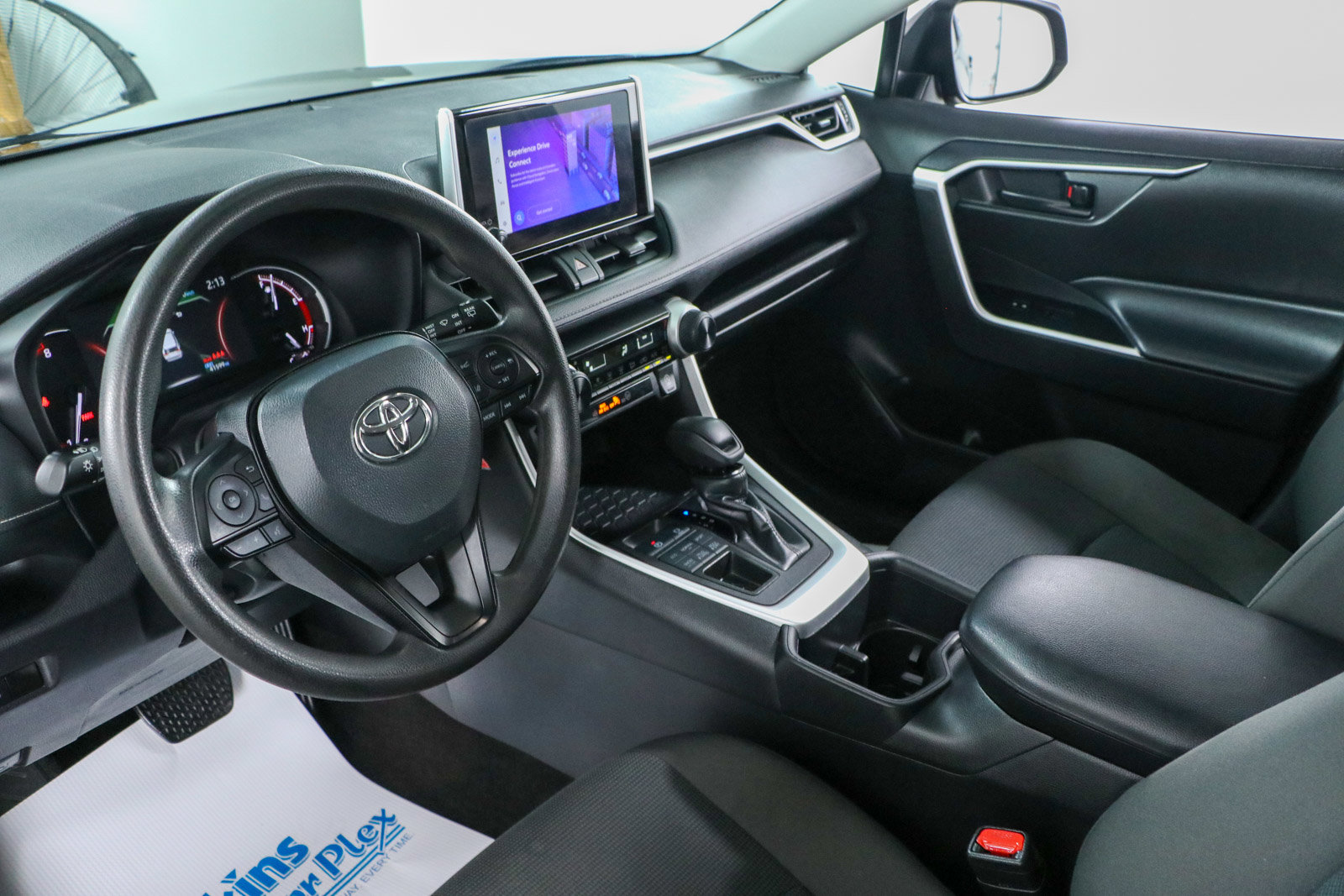 Used 2024 Toyota RAV4 LE image 22