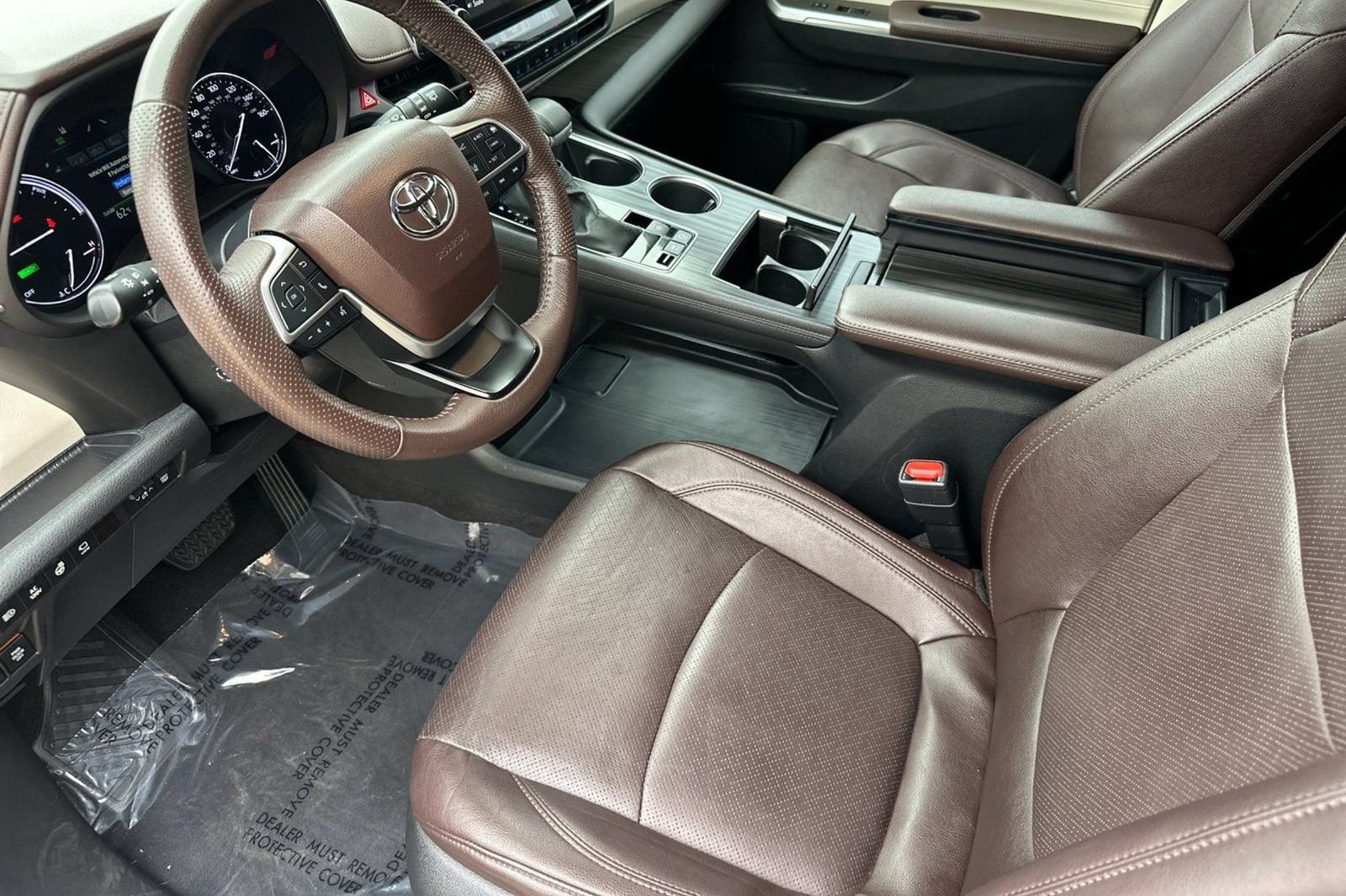 Used 2023 Toyota Sienna Platinum FWD image 10