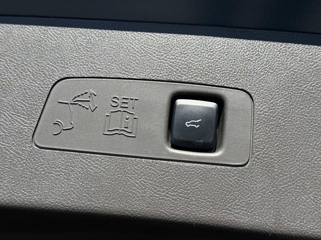 Used 2023 Lincoln Corsair Reserve w/ Equipment Group 202A image 13